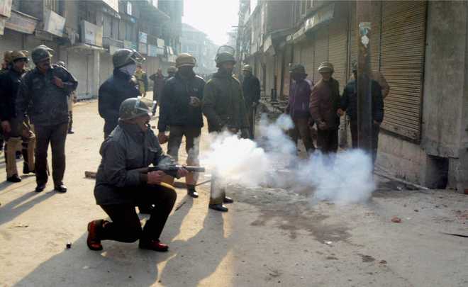 manyinjuredinfreshclashesacrosskashmirvalley